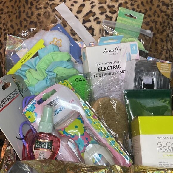 Beauty Mystery Box!! 💋🥰❤️ - Picture 5 of 7